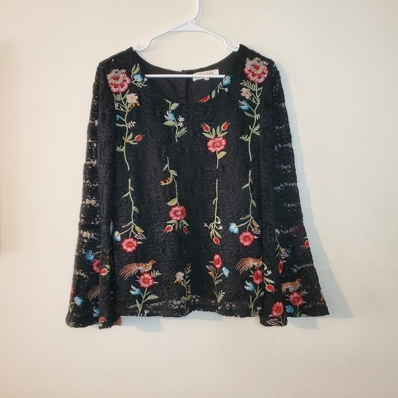 Solitaire Tops - Solitaire floral embroidered black lace bellsleeve top size small